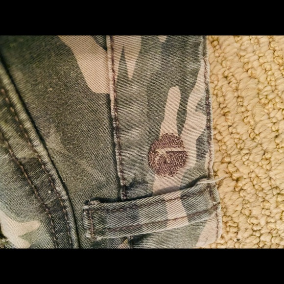 Kensie Cammo Jeans - Picture 3 of 4